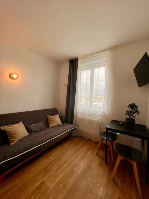 T2 4 pers face gare SNCF Appart Hotel le Cygne D3 Apartment in Bourges