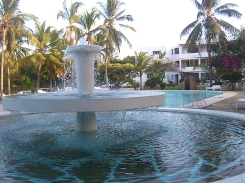 Swimming pool, Swimming pool