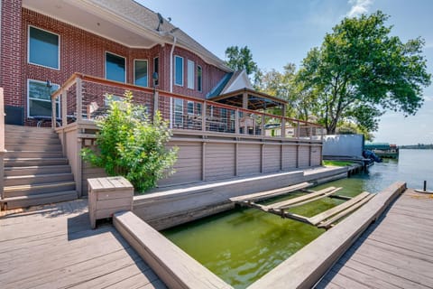 Beautiful Montgomery Home with Lakefront Deck! House in Lake Conroe