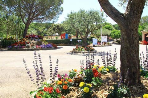 Mobile home 5-pers Camping Leï Suves-Côtes d'Azur-including airco Campground/ 
RV Resort in Roquebrune-sur-Argens