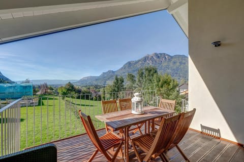 Balcony/Terrace, Mountain view