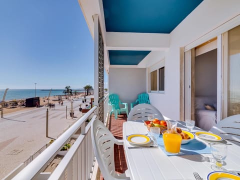Patio, Natural landscape, View (from property/room), Balcony/Terrace, Dining area, Beach, Sea view