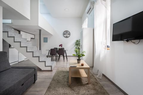 Communal lounge/ TV room, TV and multimedia, View (from property/room), View (from property/room), Living room, Seating area, Evening entertainment, internet, internet