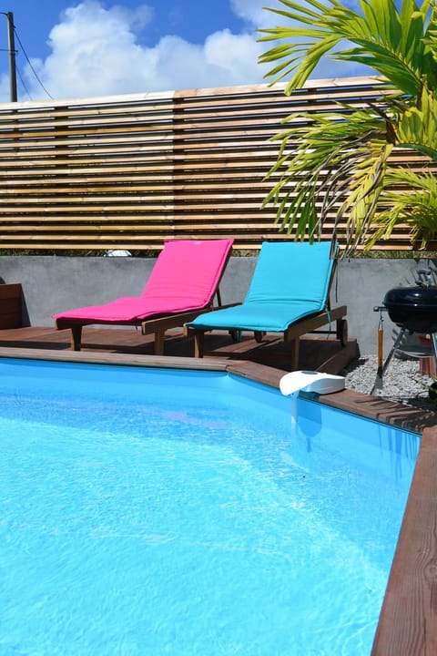Patio, Swimming pool, sunbed