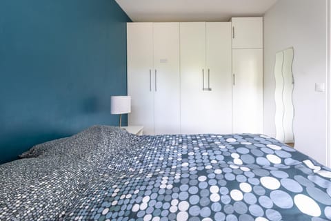 Bed, Photo of the whole room, Bedroom, wardrobe