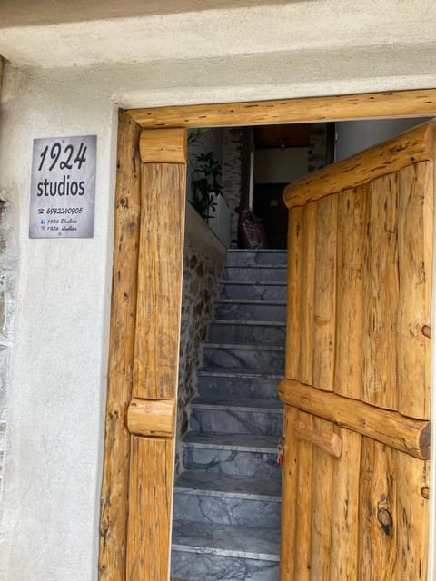 1924 Studios 3 Apartment in Argolis, Greece
