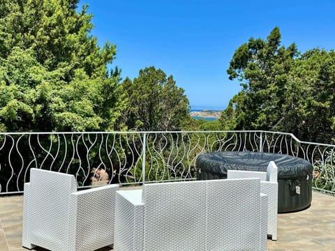 Patio, Hot Tub, Sea view