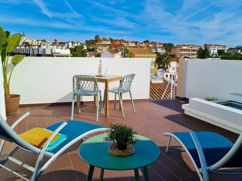 Balcony/Terrace, Dining area, City view, sunbed