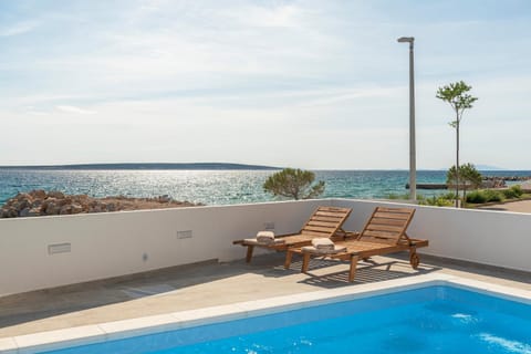 Villa Eni Beachfront apartment with pool Apartment in Novalja