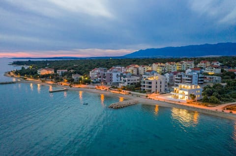 Villa Eni Beachfront apartment with pool Apartment in Novalja