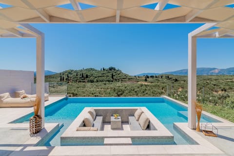 Patio, Day, Natural landscape, View (from property/room), Balcony/Terrace, Garden view, Landmark view, Mountain view, Pool view, Sea view, Swimming pool, Swimming pool, Quiet street view, sunbed