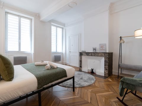 Bed, Photo of the whole room, Bedroom, flat iron, internet