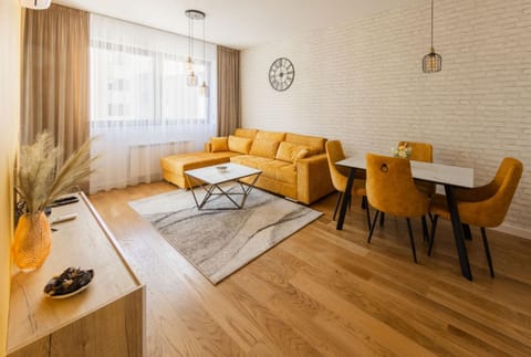 TV and multimedia, Living room, Dining area, air conditioner