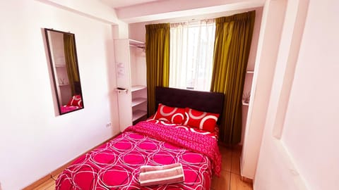 Bed, TV and multimedia, Bedroom