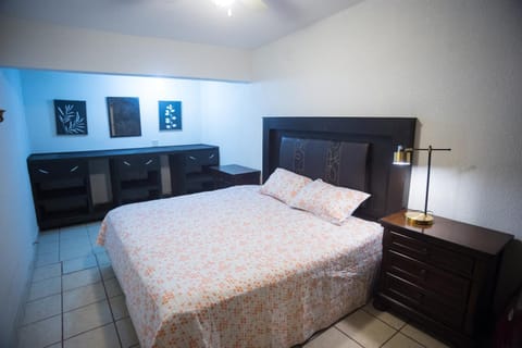 Casa Genova, casa amplia y comoda, terraza privada Apartment in Ciudad Juarez
