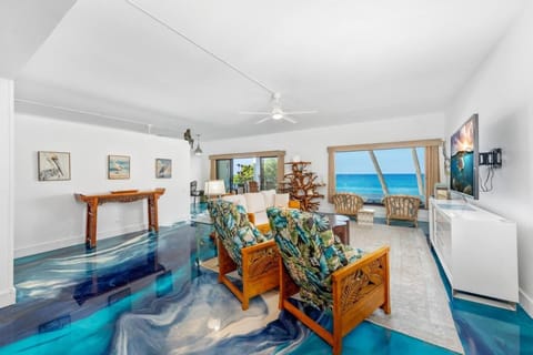 Spectacular Oceanfront Royal Sea Cliff 209 by Casago Kona House in Holualoa