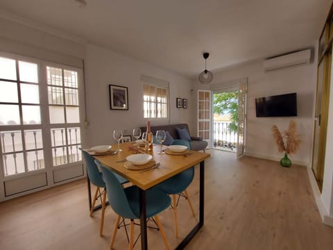 TV and multimedia, Living room, Dining area