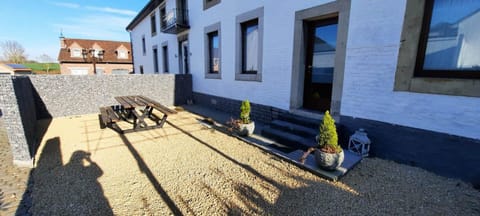 Property building, Garden, Balcony/Terrace