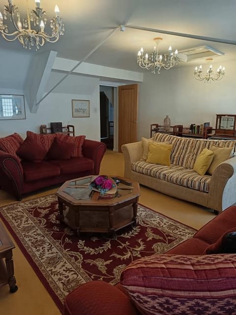 Chandeliers 6 Apartment in Shrewsbury