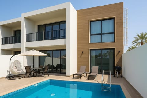 Property building, Day, Pool view, Swimming pool, sunbed