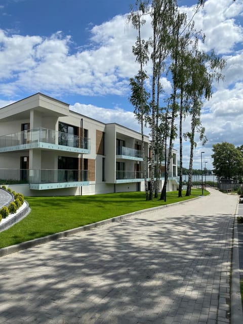 Property building, Off site, Day, Neighbourhood, Natural landscape, Street view, Location