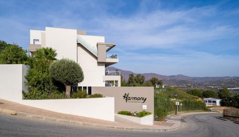 Property building, Golfcourse, Mountain view