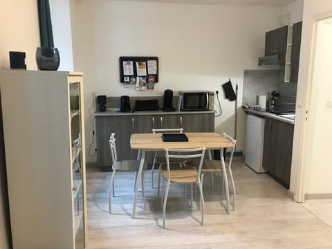 Kitchen or kitchenette, Dining area, kitchen