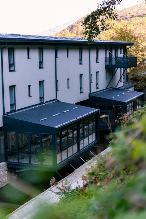 Restaurant/places to eat, Balcony/Terrace, Spa and wellness centre/facilities, Autumn