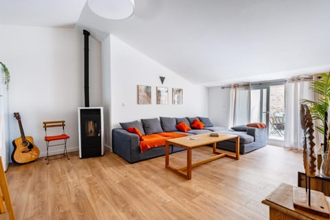 View (from property/room), Kitchen or kitchenette, Living room
