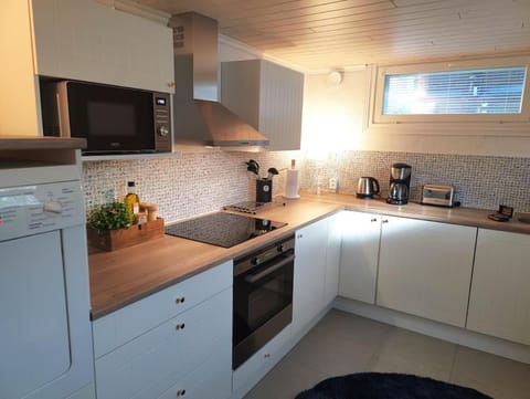 Yksityinen kellarikerros omalla sisäänkäynnillä, Pietarsaari Apartment in Finland