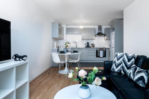 Kitchen or kitchenette, Living room, Seating area, Dining area, pet friendly