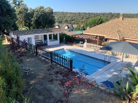 Property building, Day, Natural landscape, Mountain view, Pool view, Swimming pool, Swimming pool