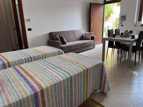 Kitchen or kitchenette, Seating area