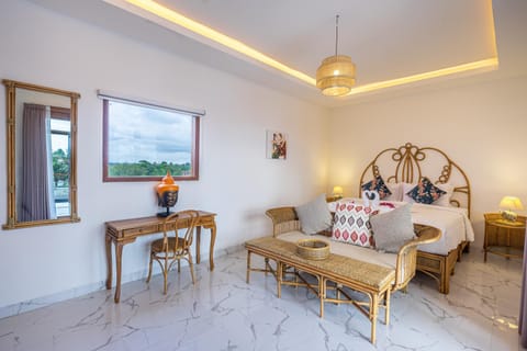 Living room, Seating area, Seating area, Dining area