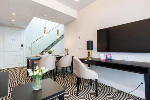 TV and multimedia, Living room, Dining area