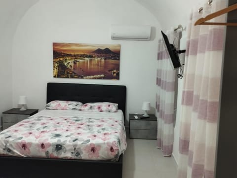 Bed, Photo of the whole room, Bedroom, air conditioner