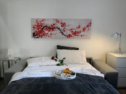 Bed, Bedroom, towels