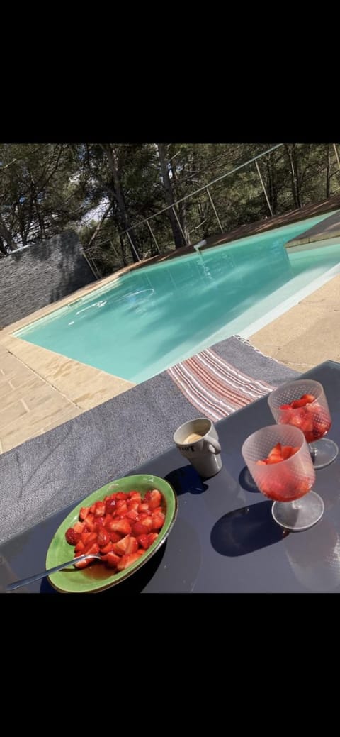 Villa piscine 6km de Cassis 12 couchages Villa in Carnoux-en-Provence