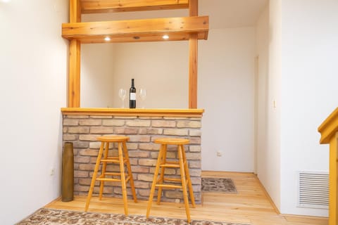 Dining area, Area and facilities
