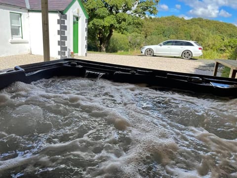 John the mills cottage spaHot tub private beach House in County Donegal