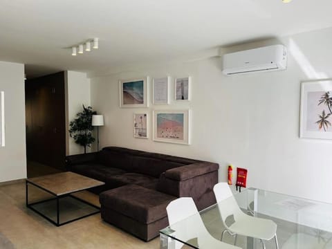 Sliema 2BR & Parking, Beach Promenade Walks Apartment in Sliema