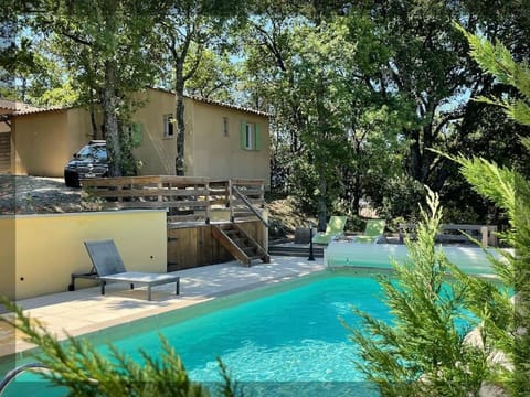 Property building, Patio, Spring, Day, Garden, Garden view, Pool view, Swimming pool, sunbed