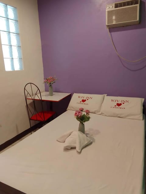 Bed, Photo of the whole room, Bedroom, air conditioner