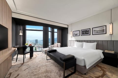 Bed, View (from property/room), Bedroom, River view