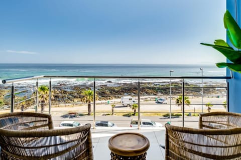 View (from property/room), Balcony/Terrace, Seating area, Sea view