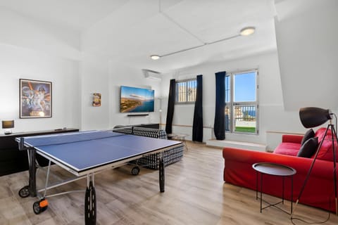 Table tennis, Living room
