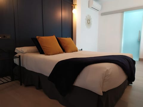 Bed, Photo of the whole room, Decorative detail