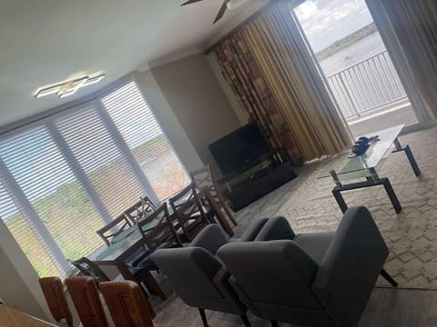 Lake view condo close to Disney Apartment in Orlando