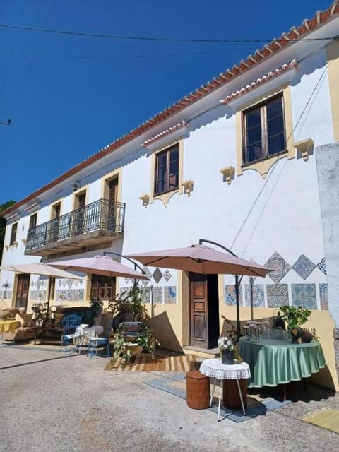 Property building, Patio, Day, Parking