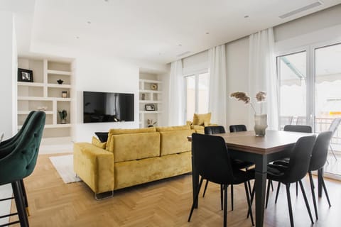 Living room, Seating area, Dining area